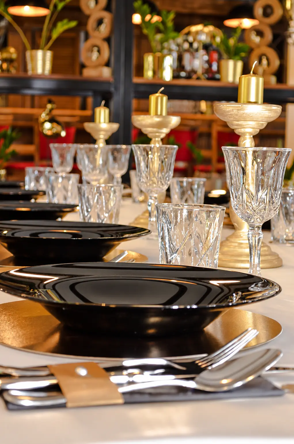 Elegancko nakryty stół w Restauracji U Jakuba