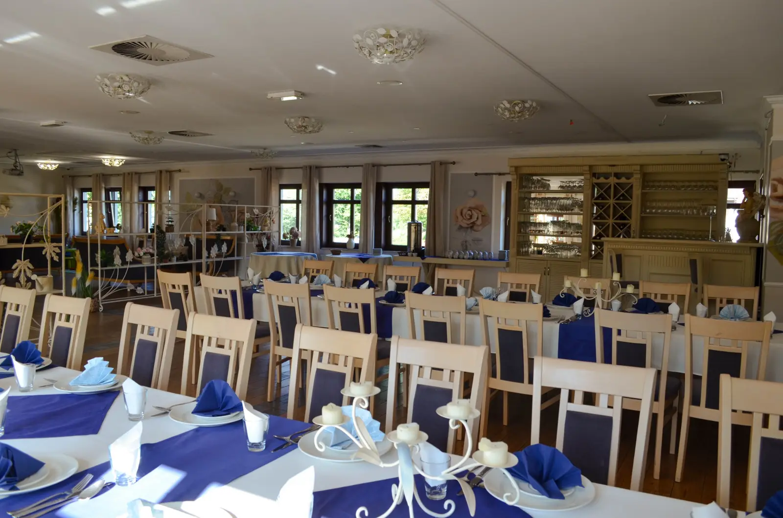 Sala bankietowa Restauracji U Jakuba przygotowana na wesele